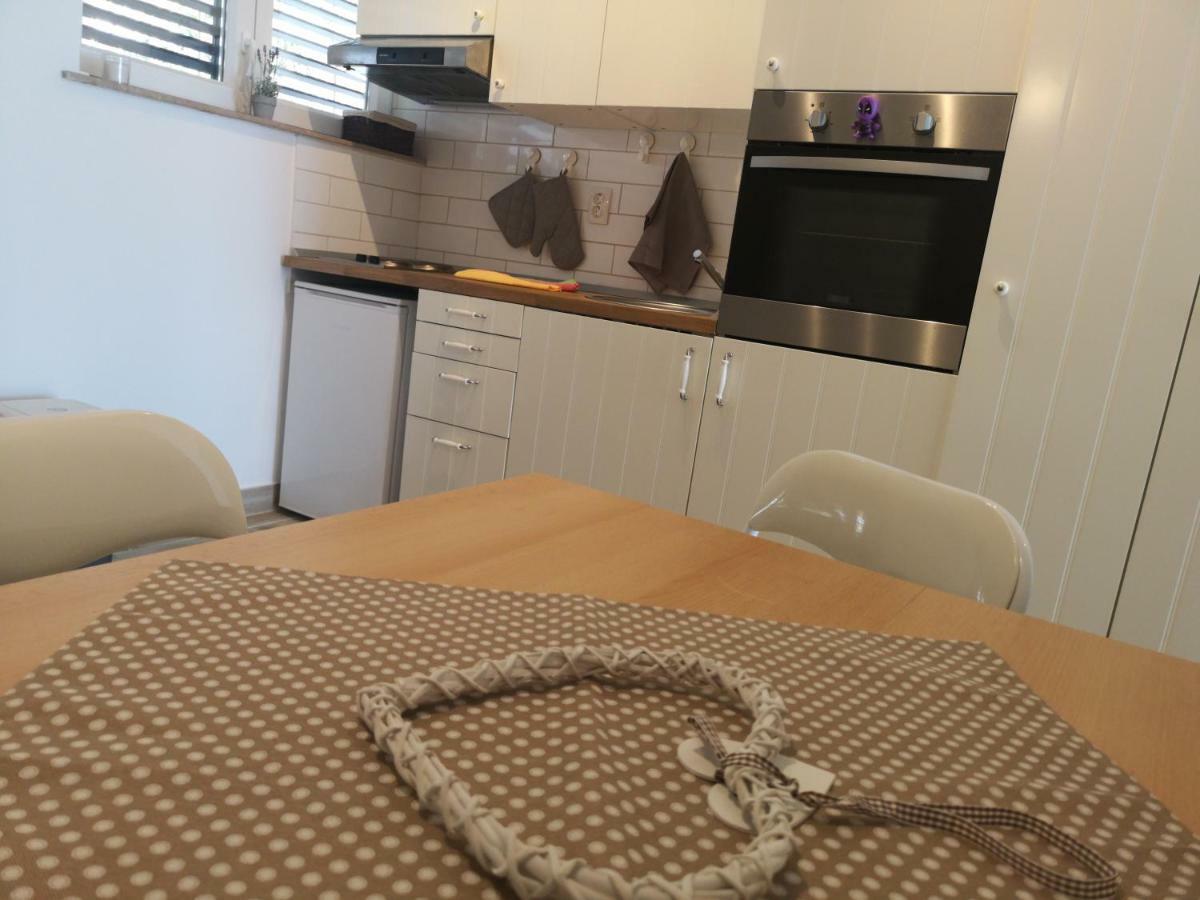 Apartman Studio Kod Ujevica Baška Voda Exterior foto